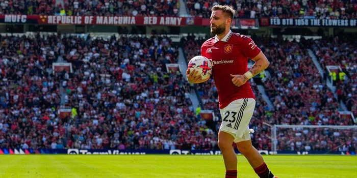 Manchester United – Luke Shaw Cedera, MU Langsung Incar Pemain Berbakat