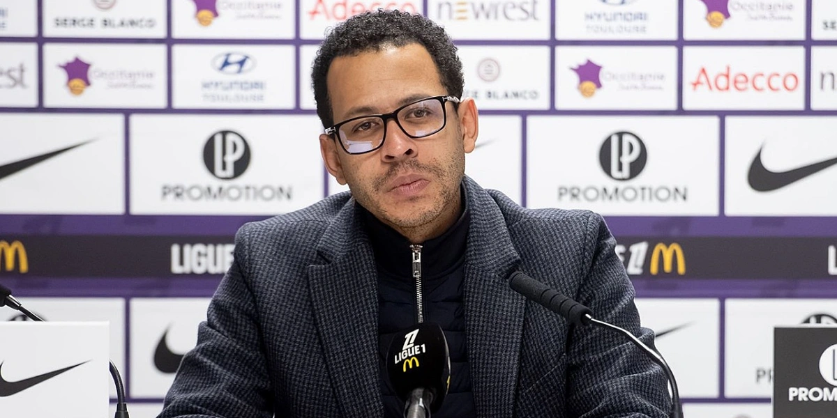 Liam-Rosenior-Tegaskan-Soal-Masa-Depannya-di-Strasbourg-di-Tengah-Rumor-Chelsea!